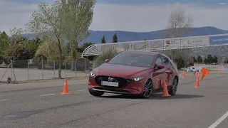 Mazda 3 2019 - Maniobra de esquiva (moose test) y eslalon | km77.com