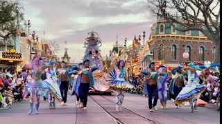 Magic Happens parade at Disneyland 💫