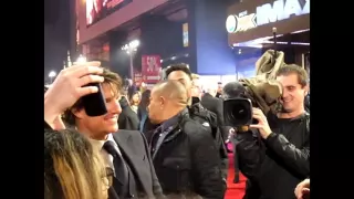 Tom Cruise Greets Fans at Jack Reacher Premiere