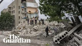 Ukraine: rescue efforts under way after Russian rockets hit apartment block