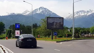 Улица Жарокова в Алматы. Май 2024. Zharokova street in Almaty.