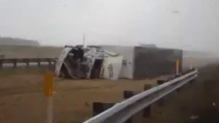 Tornado Flips Over Truck On Highway in Mississippi  24/12/2015