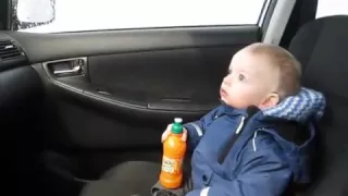 ребенок в автомойке