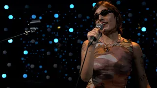 Cariño - Canción De Pop De Amor (Live on KEXP)