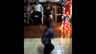 Santiago Gaitan bailando
