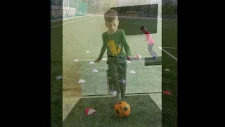 7 years old football player (DRIBBLING, SKILLS)