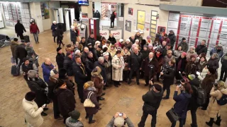Ярославцы поют украинские песни на вокзале Ярославль Главный