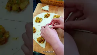 Samosa Folding Hack | How to make 8 samosas in one go 🙌