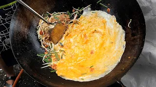 Omelette Pad Thai Master! Grandma Chef's Pad Thai Making - Thailand Street Food