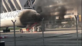 Frankfurter Flughafen: Schlepper steckt Flugzeug in Brand