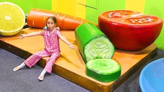 Magic Dream House of the Giant - Funny kids story with Sofia and dog