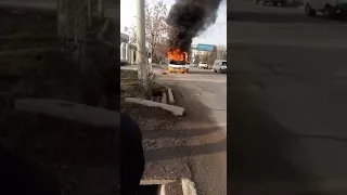 В Шымкенте сгорел дотла пассажирский автобус.