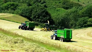 Silaging with Vintage John Deere 6850!  See Her Shift!