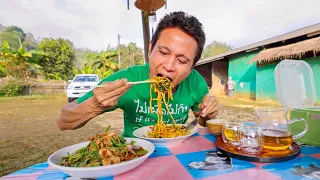 Street Food Mountain - CHILI OIL YELLOW NOODLES + Tea Leaf Salad! ⛰️ Ban Rak Thai (บ้านรักไทย)