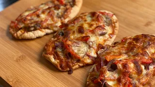Pitta bread pizza | How to make Pitta bread pizza | Easy recipe