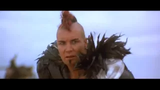 Mad Max 2: el chico del boomerang o el pequeño Conan