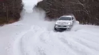 2005 V8 4runner snow drifting