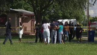 Crowd gathers at scene where man found dead in Hallandale Beach