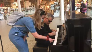 Criminologist Helps Pianist To Find Midde C