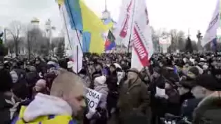 У Луганську на одній площі зібралися і прихильники, і...