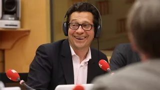 Laurent Gerra imitant François Hollande : "Prendre la tête, ça oui la Belkacem elle sait le faire !"