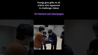 Yoongi gives gifts to artists🎁📦