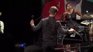 Robin Thicke - "Magic" live from Interscope Introducing