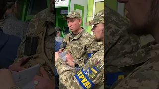 Полтавець не хоче показувати документи працівникам ТЦК