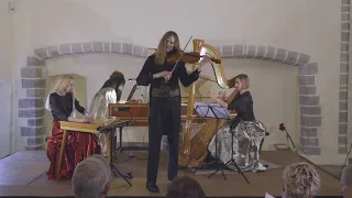 Free improvisation. Kristjan Kannukene (viola, voice) and Ensemble Una Corda.