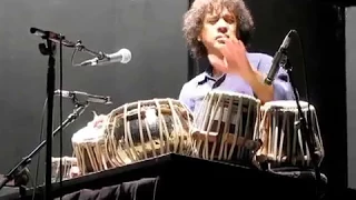 A﻿ very nice performance by Zakir Hussain