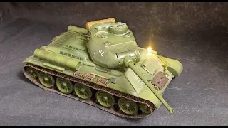 Подвижная модель Т-34-85 в масштабе 1/35