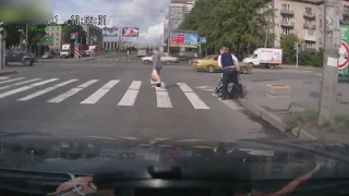 #ЯЖЕМАТЬ вы должны меня понять! Застреленные мамаши!⁄Mother and child on the road in danger!