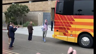 FANS HYPE UP PADRES AS THEY LEAVE FOR '22 WILD CARD AT NY METS. WIL MYERS FINAL HOME GAME AS PADRE!?