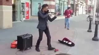 Street violinist very cool game! (Уличный скрипач Очень круто играет!