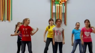 Копия видео "5 "В" класс танцует под  open kids не танцуй"