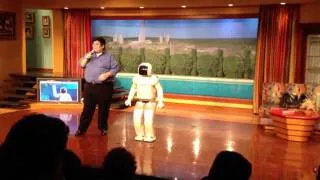 Honda Asimo robot demo at Disneyland (full)