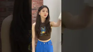 Wipe It Down Challenge with Heejin and Yeojin