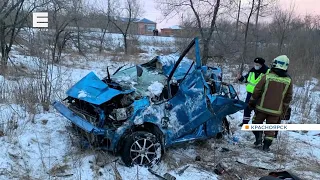 В Красноярске три человека погибли при падении машины с моста на Семафорной: репортаж