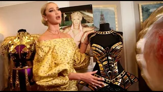 Ольга Бузова на видео показала свои самые любимые наряды