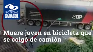 Muere joven en bicicleta que se colgó de camión, en medio de peligrosa práctica