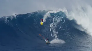 The entire session was crazy until the very end! SUP JAWS - RAW