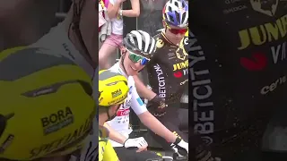 Tour 2023: Tadej Pogacar and Wout Van Aert, FIST BUMP