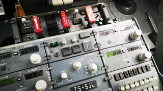 B737 800 APU start and cockpit prep