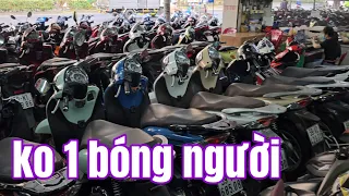 Công nhân, sinh viên đổ xô đi bán xe máy nhưng phải quay về vì cửa hàng ế ẩm ko dám thu vào