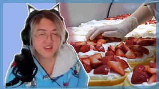 Hoshi React: Amazing trendy strawberry cake - Korean food