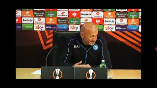 😆Spalletti sfotte il traduttore:"Bisogna resistere,fai una sintesi perché gli infortuni..."