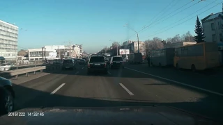 Как охрана прикрывает сопровождаемый автомобиль