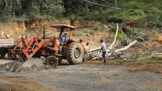 Puxando arvores (Eucalipto) como trator (guincho)