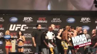 Anderson Silva shoulder strikes Chael Sonnen at the UFC 148 weigh in face off - SLOW MOTION