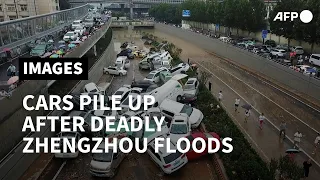 Cars piled up on flooded highway in central China | AFP